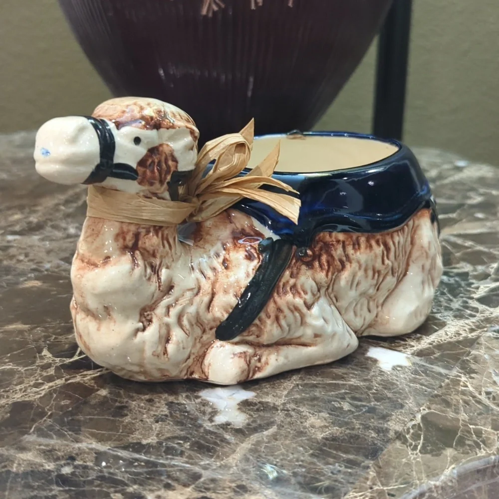 Planter Vintage Camel Ceramic - Picture 2 of 6